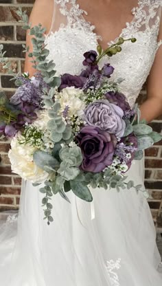 a bridal holding a purple and white bouquet