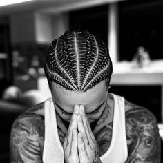 Tranças Nagô para homens: história, dicas e versatilidade – Bugre Mexican Cornrows, Fade Haircut Designs, Braids With Fade, Latest Braided Hairstyles, S Braids, Taper Fade Curly Hair, Braid Styles For Men