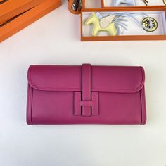 Jige elan 29cm clutch, L3 rose purple original swift calfskin, sheepskin lining Luxury Pink Clutch For Travel, Luxury Pink Clutch, Luxury Pink Leather Clutch, Hermes Jige, Rose Purple, Lv Purse, Lv Shoes, Lv Handbags, Lv Belt