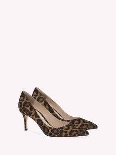 Pumps GIANVITO 70 | Gianvito Rossi Men Shoes Formal, Shoes Handmade, Flat Boots, Medium Bags, Soft Suede, Suede Heels, Gianvito Rossi, Signature Style, Plexus Products