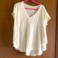 Free People Sammie Tee Nwot Small Spot On Shirt *See Third Pic We The Free Cream Cotton Tops For Layering, Casual Cream V-neck Top, White Short Sleeve Shirt For Layering, White Short Sleeve Top For Layering, Casual Cream Tops For Layering, White Short Sleeve Knit Top For Layering, Casual White Blouse For Layering, Spot On, Free People Tops