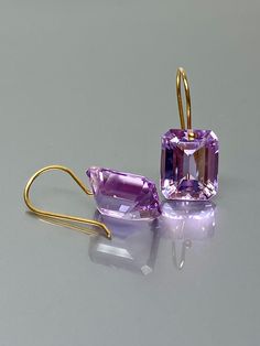 Gorgeous gold pink kunzite (21ct) drop earrings. The faceted drops have a beautiful pink pastel color and attached to vermeil on sterling ear wires. The earrings are elegant unique and have a lux look. A truly gorgeous pair of earrings. * Faceted pink kunzite *The dimension of stones is about 15x13 mm *Metal: Vermeil on sterling *Earrings drop length (ear wires including the stones): 28mm/ 1.1 inch Solid gold, 14K gold-filled, sterling silver, and gemstones are my materials of choice, I love wor Kunzite Jewelry, Pink Topaz Earrings, Romantic Christmas Gifts, Luxury Christmas Gifts, Christmas Gifts For Wife, Rectangle Earrings, Christmas Gifts For Girlfriend, Pink Topaz, Mom Jewelry