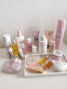 Ones thing for sure is that I am keen to see what @glossier pushes out for their Christmas release 🤩💕 Will be getting their mini blush once I see the other Christmas collection 🔥 Pretty Life, Smell Goods, Chanel Beauty, Pretty Skin, Beauty Illustration, Pink Girly Things