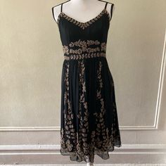 Vintage Adrianna Papell Women's Beaded Sz 8 Black/Gold Fit & Flare Cocktail Dress. In Excellent Like New Condition Beautiful, Embellished, Beaded Floral Pattern, Sexy, Classy, Feminine Elegant Party Cocktail Wedding Figure Faltering Lined Dinner Date See Pictures For Measurements Dress Is As Seen In Photos Fit And Flare Cocktail Dress, Gold And Black Dress, Adrianna Papell Dresses, Adrianna Papell, Elegant Party, Wedding Cocktails, Gold Dress, Cocktail Party, Fit & Flare