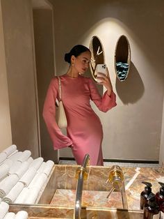 Long Sleeve Knitted Maxi Dress, Dubai Aesthetic Outfits Modest, Chique Outfits, Elegant Dresses Classy, Modest Wear, Modest Fashion Outfits, Girly Fashion, Girly Outfits, Modest Outfits