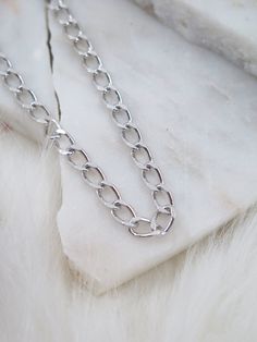 Details: - Rhodium Plated Rolo Chain - Chain link size: Approx. 5mmx9mm - This listing is only for ONE rolo chain necklace. You can click the link below for Padlock necklace: https://www.etsy.com/listing/818803537/padlock-silver-necklace-padlock-charm?ref=shop_home_feat_4&pro=1 Each item is individually placed on our MIKUKUMI leather card & cotton pouch. Necklace Stacking, Custom Chain, Padlock Necklace, Thick Chain Necklace, Black Onyx Necklace, Herringbone Necklace, Gold Link Chain, Best Friend Gift, Layering Necklace