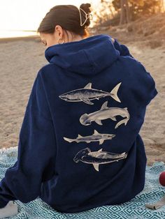 Sudadera con capucha de tiburón martillo retro, camiseta gráfica con capucha para hombres, ropa de vida marina oceánica, regalo para amantes de los tiburones, prenda superior de la naturaleza Azul Marino Casual  manga larga Tela Animal,Figuras Pullovers Elástico Ligero  Women Clothing, size features are:Bust: ,Length: ,Sleeve Length: Marine Clothes, Ocean Clothes, Ocean Marine Life, Shark Stuff, Shark Sweatshirt, Shark Hoodie, Ocean Gifts, Shark Gifts, Hammerhead Shark