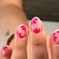 Gel Mani With Design, August Nails Inspo 2024, Short Natural Nail Ideas Summer, Nail Ideas Dip Powder Summer, Arizona Nails Designs, Short Nails With Flowers, Nail Designs On Natural Nails, Nail Flowers, Cute Simple Nails