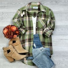 The Perfect Oversized Fall Flannel To Pair With Leggings Or Your Favorite Pair Of Jeans, Designed With Versatility, And Comfort. Details: Oversized Flannel Lightweight 1 Size Pocket Roll-Up Sleeve Detail Comfy Shein Fall Outfits, Fall Flannel, Oversized Flannel, Fall Plaid, Oversized Long Sleeve, Trendy Fall, Casual Fall Outfits, Sleeve Detail, Casual Fall