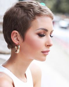 Very Short Woman Haircut, Women Super Short Hair, Very Short Womens Hair, 90s Pixie Cut Straight Hair, Buzzed Pixie Haircut, Very Short Hair Cuts For Women, Very Very Short Hair, Short Hair From The Back, Very Short Hair Women