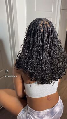 Goddess braids turorial, balck girl hairstyles, braids, short braids, knotless braids, curly bouncy braids Hairstyles Braids Short, Boho Braided Hairstyles, Braids Short, Braids Knotless, Twisted Hair, Short Box Braids Hairstyles, Braided Hairstyles For Black Women Cornrows, Goddess Braids Hairstyles, Quick Natural Hair Styles