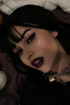 Aesthetic Dark Makeup, Vamp Makeup, Y2k Makeup Looks, Feminine Makeup, Dark Makeup Looks, Y2k Makeup, Lights For Christmas, Makijaż Smokey Eye