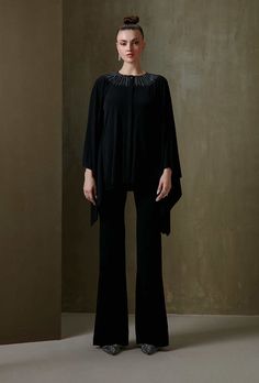 Kaftan Sleeves, Side Cutout Dress, Blouse Yoke, Kaftan Tunic, Black Kaftan, Kaftan Top, Tunics Online, Bead Embellishment, Kaftan Style