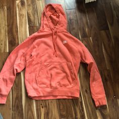 Cute Size Xs In Men Nike Stuff, Nike Sweaters, Nike Orange, Nike Sweater, Nike Hoodie, Zip Up Hoodies, Comfy Outfits, Christmas List, Christmas Presents