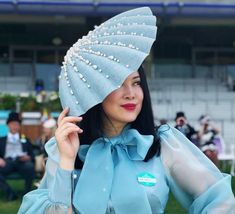 Inspired by Botticelli’s The Birth of Venus, my summer collection starts with this beautiful shell hat, and the silhouette of 1950s golden age. The hat is made from an original hat block designed by me, the one and only! Hand embellished pearls on the hat.Made in 4 layers pale blue sinamay, with headband and comb secure on the head. Ultimate feminine look ideal for racing, Royal enclosure, wedding receptions or any special occasions.It all hand crafted in high quality natural sinamay. One size. Clam Costume, Nautical Costume, Race Wedding, Boat Hat, Birth Of Venus, Races Style, Summer Straw Hat, Hat Blocks, Flower Fascinator