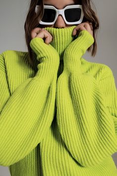 Introducing our Green Ribbed Knit Turtleneck Jumper with Balloon Sleeves, a chic and cozy piece that combines comfort with fashion-forward style. This jumper features a classic turtleneck neckline, providing both warmth and a touch of sophistication. The long balloon sleeves add a unique and trendy twist to this timeless piece, making it a standout choice for any occasion. Crafted from a chunky cable knit, this jumper offers a soft and luxurious feel. The combination of 45% Acrylic, 28% Polyamid Trendy Balloons, Classic Turtleneck, Turtleneck Jumper, Chunky Jumper, Skirt And Sneakers, Chunky Cable Knit, Turtle Neck Jumper, Roll Neck Jumpers, Sweater Vest Women