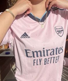 Pink Football Shirt, Arsenal Football Shirt, Arsenal Shirt, Real Madrid Shirt, Pink Football, Football Jersey Outfit, Dance Outfits Practice, Retro Football Shirts, Arsenal Football