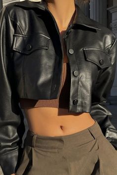 Moda Grunge, Black Biker Jacket, Look Grunge, Black Leather Shorts, Ladies Short Jackets, Faux Leather Biker Jacket, Edgy Chic, Pu Leather Jacket, Leather Short