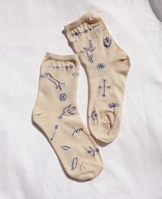 Sock Tattoo, College Wardrobe, Socks Aesthetic, Pilates Socks, Womens Fashion Inspiration, Fashion Victim, Screen Printing Designs, Painted Shoes, Designer Socks