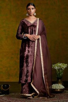 Shop for Weaver Story Brown Velvet Zardozi Kurta Set for Women Online at Aza Fashions Brown Velvet Suit, Zardozi Border, Velvet Pakistani Dress, Velvet Dresses Outfit, Plain Dresses, Gharara Designs, Velvet Suit Design, Velvet Kurta, Kurta And Palazzo