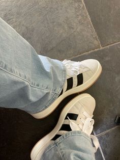 Crystal White Adidas Campus, Cute Shoes Aesthetic, Shoes Pics, Campus 00, Campus Adidas, Neat Casual Outfits, Look Adidas