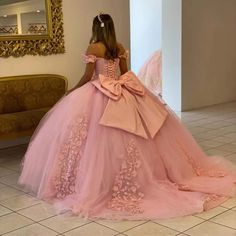 Ultima Muñeca Quinceanera Pink, Pink Sparkly Quince Dress, Quinceañeras Ideas, Pink Quinceanera Dresses, Xv Dresses, Beaded Prom Dresses, Pink Quinceanera, Quinceanera Pink, Quinceanera Themes Dresses