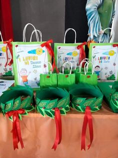 there are many bags on the table for children to be given as gifts or decorations