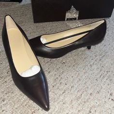 Brand New Never Worn!! Gucci Leather Heels For Business, Gucci Formal Low Heel Shoes, Gucci Leather Low Heel Heels, Gucci Leather Low Heel Shoes, Gucci Leather Heels With Low Heel, Gucci Leather Low Heels, Classic Gucci Leather Heels, Gucci Business Heels With Branded Heel Counter, Gucci Classic Business Heels