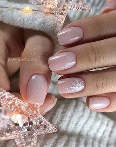 Nail Art Winter, Christmas Nail Colors, Halloweenský Makeup, Snowflake Nail, Snowflake Nail Art, December Nails, Short Square Nails, Pink Nail Art