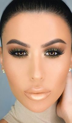 Green Dress Make Up Ideas, Makeup To Go With Olive Green Dress, Olive Green And Gold Eye Makeup, Smokey Eye With Green Undereye, Brown Eye Green Eyeshadow, Green Sequin Dress Makeup, Make Up For Hunter Green Dress, Olive Smokey Eye Makeup, Makeup For Green Dress Prom