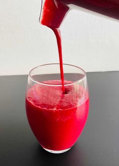 This delicious banana beet smoothie features the underrated, nutrient packed beet, giving you the perfect flavors, vitamins, minerals, and antioxidants to start your day off! Have this low calorie, vibrant treat for breakfast, a snack or anytime of day! | Vegan Smoothies | Vegan Breakfast Recipes | Vegan Beet Recipes | Plant Based | Superfoods | Healthy Smoothies | #yumvegan #smoothies #beetsmoothie #beets #veganrecipes #vegansmoothies #plantbased Vegan Beet Recipes, Meal Prep Smoothies, Prep Smoothies, Beets Smoothie Recipes, Green Smoothie Benefits, Smoothies Breakfast, Red Smoothie, Beet Smoothie, Vegan Blog