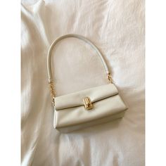 A cream-colored shoulder bag that can hold your smartphone and wallet. Accented with gold chain straps and clasps, it creates an elegant atmosphere. You can also remove the strap and use it as a clutch bag. 
 
 
 Size 
 
 
 FREE size 
 
 Height: 13cm 
 Width: 22cm 
 Depth: 9.5cm 
 
 
 
 
 
 Material 
 
 Synthetic leather Cream Handheld Shoulder Bag For On-the-go, Rectangular Cream Shoulder Bag For On-the-go, Cream Shoulder Bag For On-the-go, Cream Shoulder Bag With Gold-tone Hardware For On-the-go, White Crossbody Shoulder Bag With Gold-tone Hardware, Chain Strap, Cream Color, Gold Chains, Smartphone