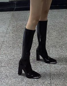 2022 Boots, Alt Shoes, Capsule Wardrobe Women, Long Green Dress, Shoes Aesthetic, All Body Workout, Fashion Shoes Heels, Cute Shoes Heels