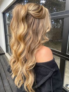 Down Hoco Hairstyles, Bridesmaid Hair Inspo, Fancy Hair, Simple Prom Hair, Ball Hairstyles