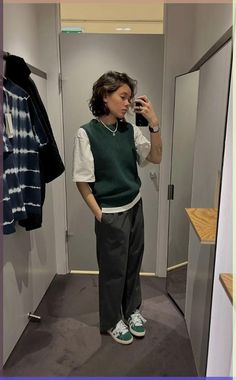 Woman Masculine Style, Lesbian Masculine Fashion, Masc Lesbian Aesthetic Outfit, Business Casual Outfits Masc, Masc Looks For Women, Autumn Masc Outfits, Masc Style Outfits, 80s Tomboy Fashion, Masc Lesbian Business Casual