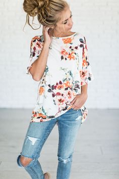 get this look at Shop Blue Door!! https://www.thebluedoorboutique.com/Garden-Party-Tunic.html $32.00 White Sign, Anthropologie Inspired, Spring Clothes, Outfit Trends, Wardrobe Ideas, Inspired Outfits, Fall Style, Fashion Mode, Mode Inspiration