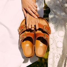 Arizona Big Buckle Embossed Natural Leather Luxury Double Strap Footbed Sandals For Spring, Arizona Big Buckle, Two Strap Sandals, Ugly Shoes, Day To Night Dresses, Calf Muscles, Birkenstock Arizona, Looks Style, Shoe Style