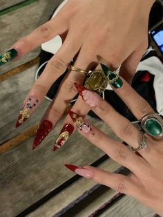 Mexican Christmas Nails, Mexico Themed Nails, Nails Mexican Theme, Mexico Flag Nails, Mexican Nails Designs, Mexican Inspired Nails, Hispanic Nails, Aries Nails, Red And Green Nails