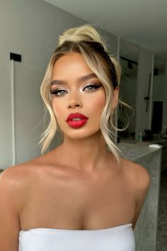 Makeup Looks Blue Eyes, How To Wear Makeup, Christmas Eye Makeup, Glam Wedding Makeup, Red Lipstick Makeup, Red Lip Makeup, Makeup For Blondes