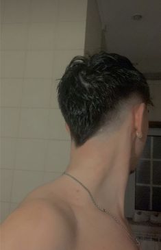 Fohawk Haircut Fade, V Cut Hair, Fade Haircut Curly Hair, Mullet Fade, Haircut Selfie, Photo Hijab, Hair Cut Guide, Mohawk Hairstyles Men