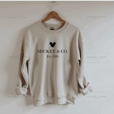 Mickey & Co Sweatshirt Unisex Sweatshirt Crewneck - Etsy Disneyland Christmas Outfit, Disney Outfits Women, Sweatshirts Oversized, Disneyland Christmas, Cute Disney Outfits, Disney World Outfits, Disneyland Outfits, Costumes Ideas, Disney Sweatshirts