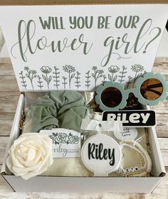 Put a smile on your flower girl's face by giving her a proposal gift box from Weekend Creation Co! This gift set is full of personalized items that your flower girl will love and actually use! It's the perfect way to ask your flower girl to be apart of your big day or gift box can be customized to thank your flower girl for making your wedding even more memorable. Message card can also be personalized for junior bridesmaid as well! ** Effective immediately, boxes will now include the round name Gift To Ask To Be A Bridesmaid, Diy Bridesmaid Boxes Ideas, Braidsmaid Proposal Gift, Asking Bridesmaids Box Gift Ideas, Flowergirl Proposal Gift, Asking Friends To Be Bridesmaids, Junior Bridesmaid Proposal Ideas, Bridesmaid Proposal Ideas Simple, Bridesmaid Personalized Gift