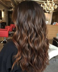 Honey Golden Balayage, Highlits On Curly Hair, Dark Brown Hair With Light Brown Balayage, Brown Hair With Chestnut Highlights, Chestnut Balayage Brunettes, Level 5 Hair Color, Chestnut Brown Highlights, Chestnut Brown Balayage, Chestnut Brown Hair Color