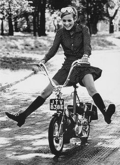 Twiggy riding a bicycle. sixties fashion, 60s Very Important Person, I Want To Ride My Bicycle