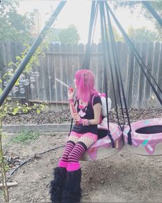 @cheesegirl692 on ig 🐾🐼 Scene Queen Aesthetic, Scene Poses, Scene Aesthetic, Scene Goth, Scene Core, Scene Queens, Art Outfits, Scene Outfits, Alt Outfits