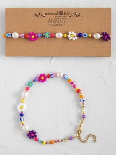 The colorful glass beads! The freshwater pearls! The cute daisies! Colorful Anklets, Summer Beaded Jewelry, Trendy Beaded Jewelry, Beaded Jewelry Summer, Summer Beaded Bracelets, Boho Beaded Bracelets, Bead Anklets, Spring Bracelets, Colorful Beaded Bracelets