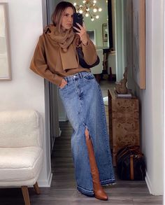 How To Style A Long Jean Skirt, Long Denim Skirt Outfits, How To Style A Denim Skirt, Outfits Faldas, Diy Denim Skirt, Denim Skirt Outfit, Winter Outfits Ideas, Denim Skirt Fashion, Jean Skirt Outfits