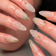 Gold Nail Art Designs Classy, Nail Art Designs Beige, Gold Nails Design Classy, Beige Gold Nails, Gold And Nude Nails, Elegant Touch Nails, Hippie Nails, Fancy Nails Designs, Beige Nails