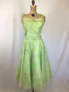 Vintage 60s Dress Vintage Green Floral Fit and Flare Dress - Etsy 50s Dresses Formal, 60s Formal Dress, Vintage Homecoming Dresses, 60s Dress Vintage, Vintage Dress 60s, Floral Fit, 60s Dress, 50s Dresses, 60s Fashion