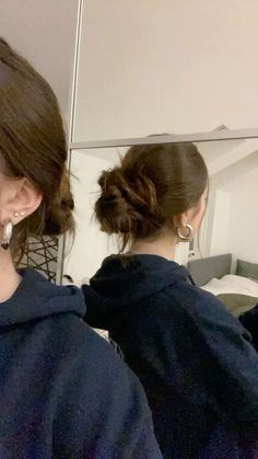 Low Messy Bun Brown Hair, Easy Hairstyles Brunette, Brunette Silver Jewelry, Low Messy Bun Aesthetic, Slicked Hairstyles Women, Slick Back Bun Ideas, Dream Hair Brunette, Outfit For Brunettes, Brunette Slick Back